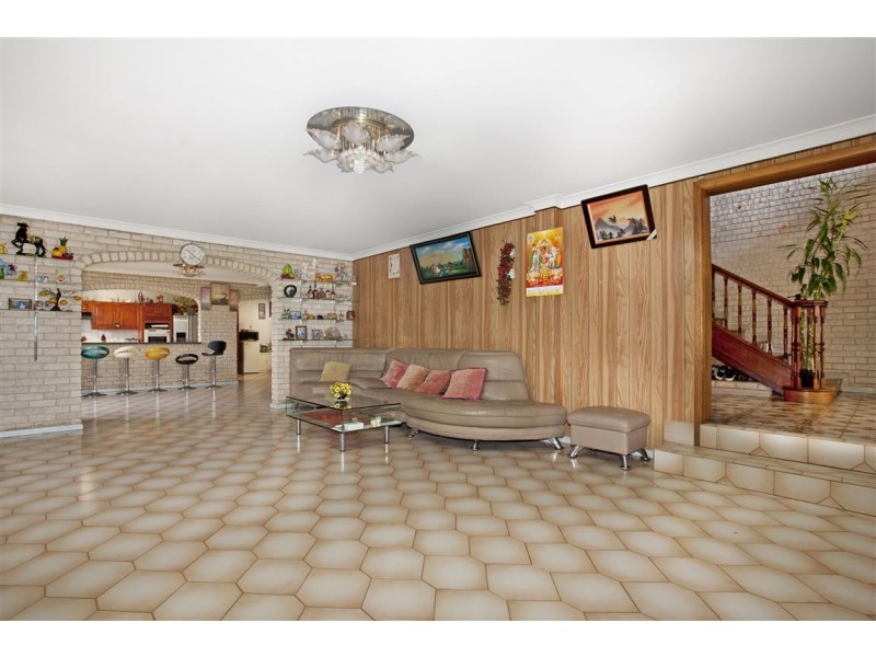 181 Humphries Rd, St Johns Park NSW 2176