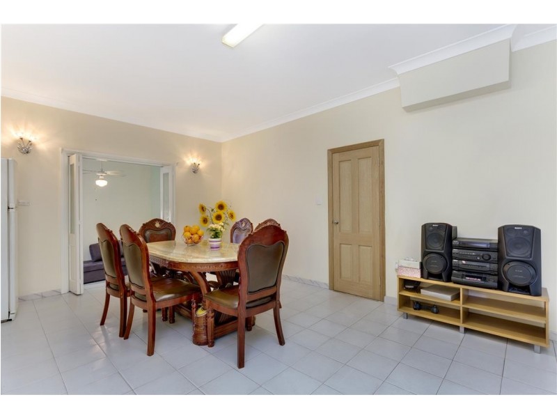 6 Bright Cl, Edensor Park NSW 2176