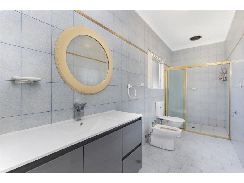 6 Bright Cl, Edensor Park NSW 2176