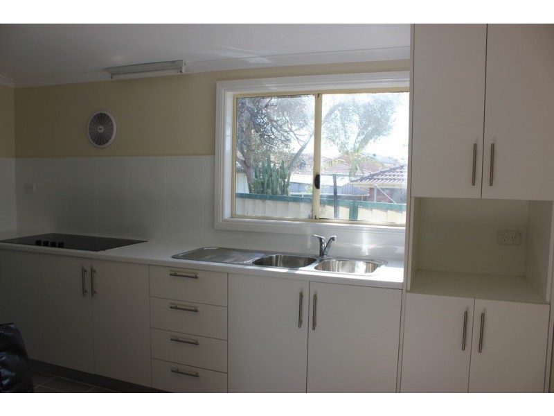 6 Bright Cl, Edensor Park NSW 2176