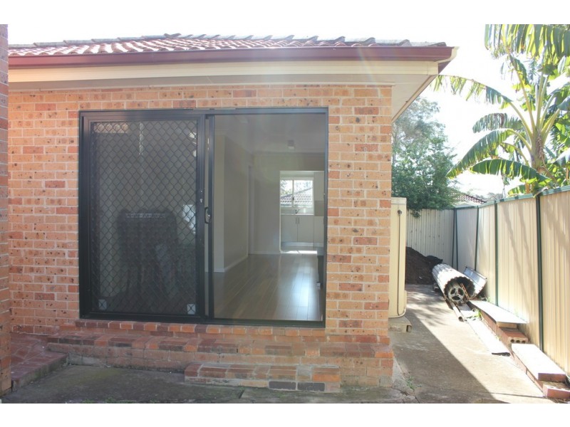 6 Bright Cl, Edensor Park NSW 2176