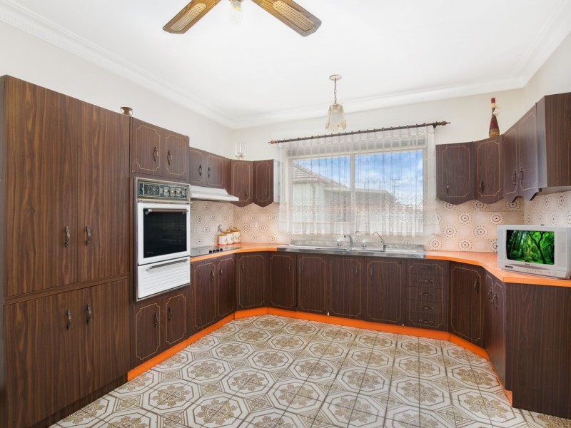 537 The Horsley Dr, Fairfield NSW 2165