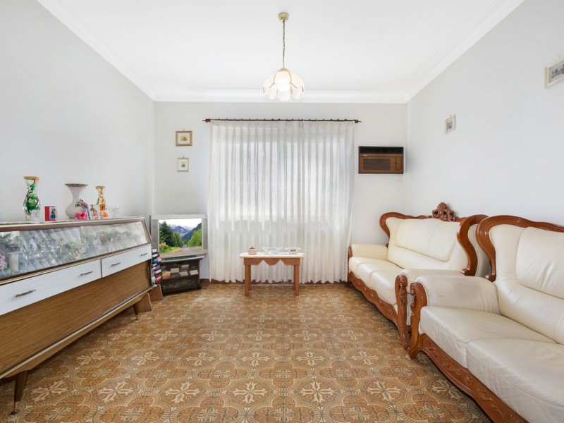 537 The Horsley Dr, Fairfield NSW 2165