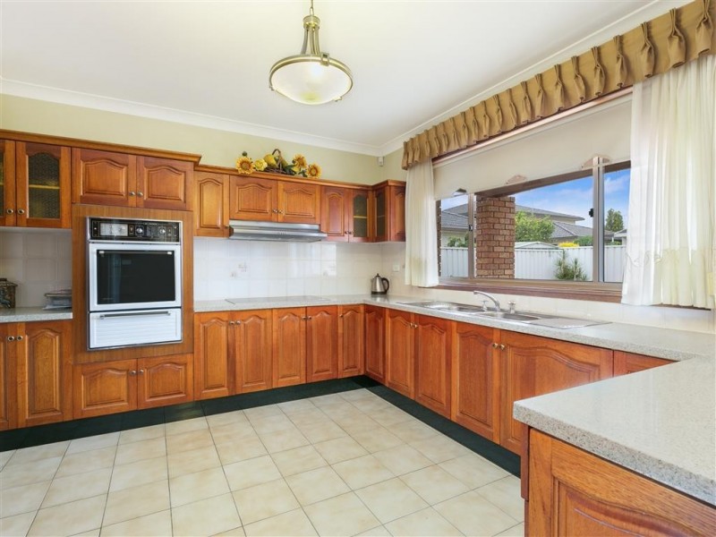 115 Bossley Rd, Bossley Park NSW 2176
