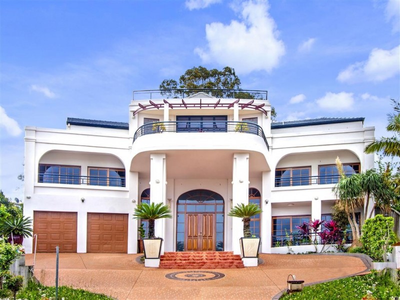 32 Stradbroke Ave, Green Valley NSW 2168