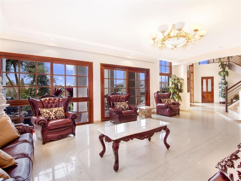 32 Stradbroke Ave, Green Valley NSW 2168