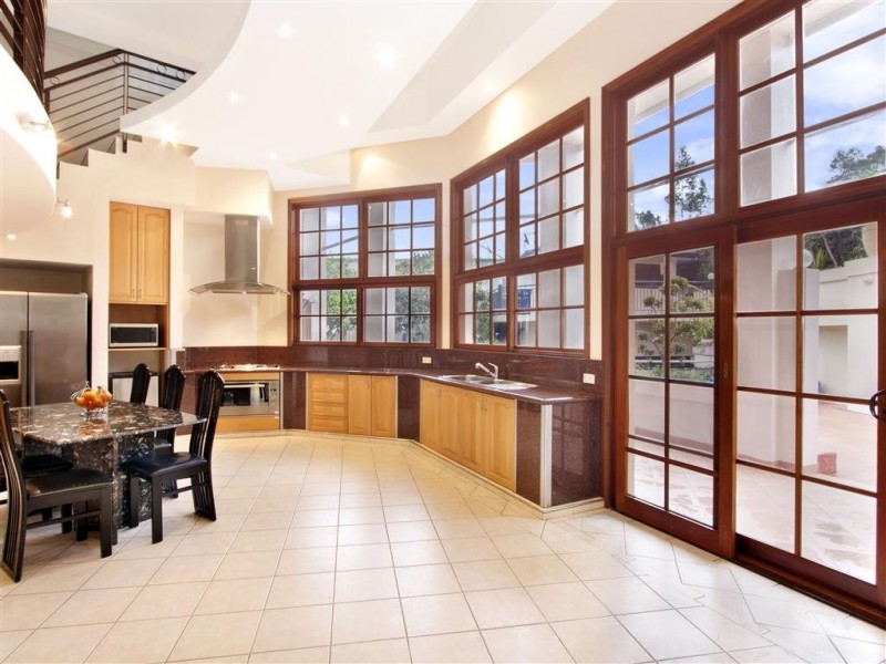 32 Stradbroke Ave, Green Valley NSW 2168