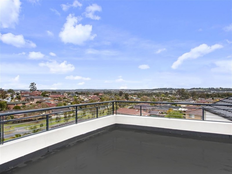 32 Stradbroke Ave, Green Valley NSW 2168