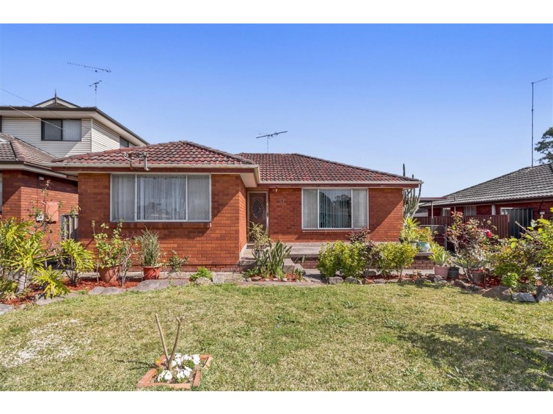 21 Malcolm Ave, Mount Pritchard NSW 2170