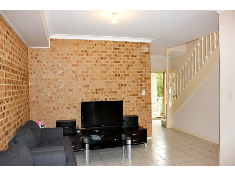 64 Buckingham St, Canley Heights NSW 2166