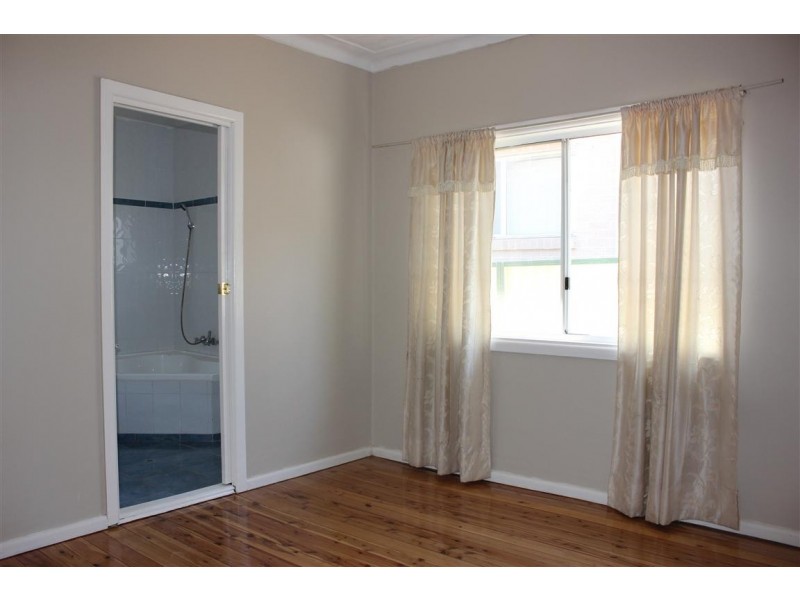 211 St Johns Rd, Canley Heights NSW 2166