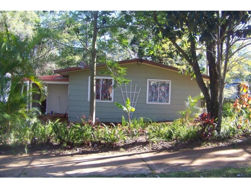 86 lucas dr, Lamb Island QLD 4184