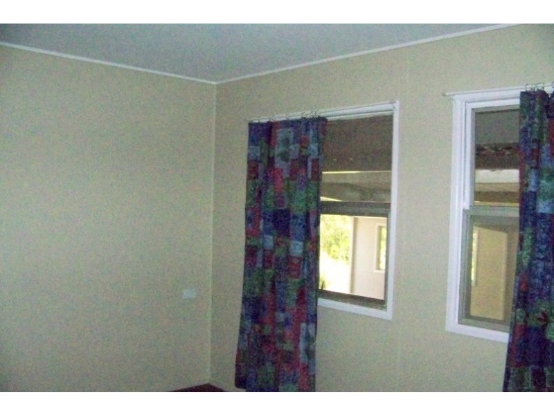 86 lucas dr, Lamb Island QLD 4184