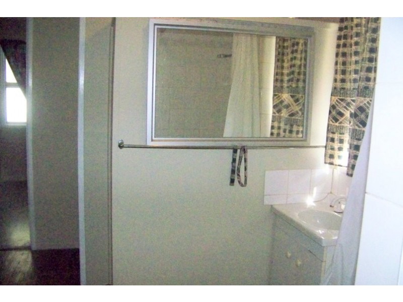 86 lucas dr, Lamb Island QLD 4184