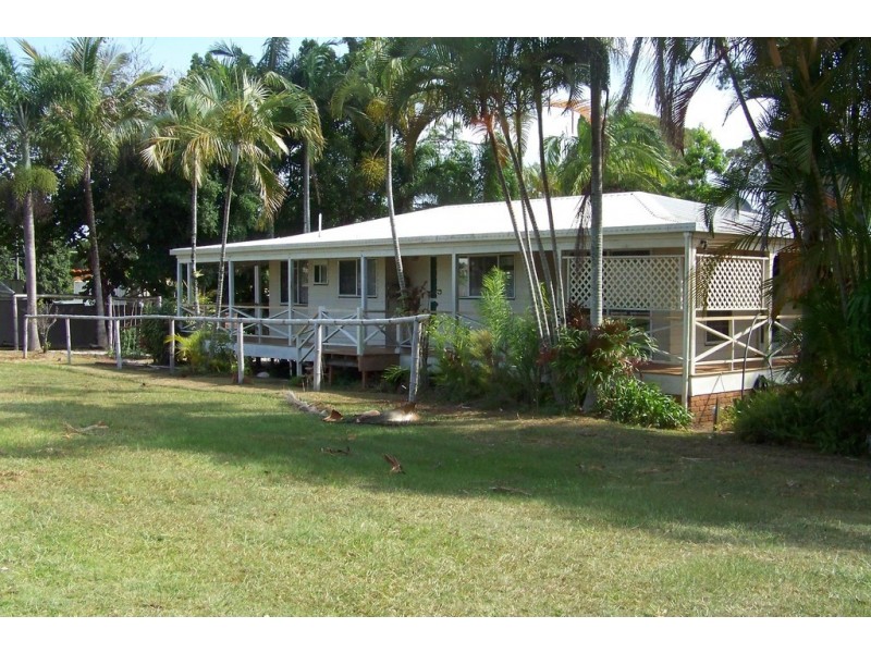 8 Michael av, Lamb Island QLD 4184