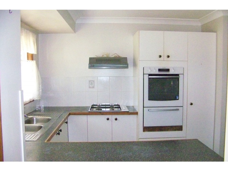 8 Michael av, Lamb Island QLD 4184