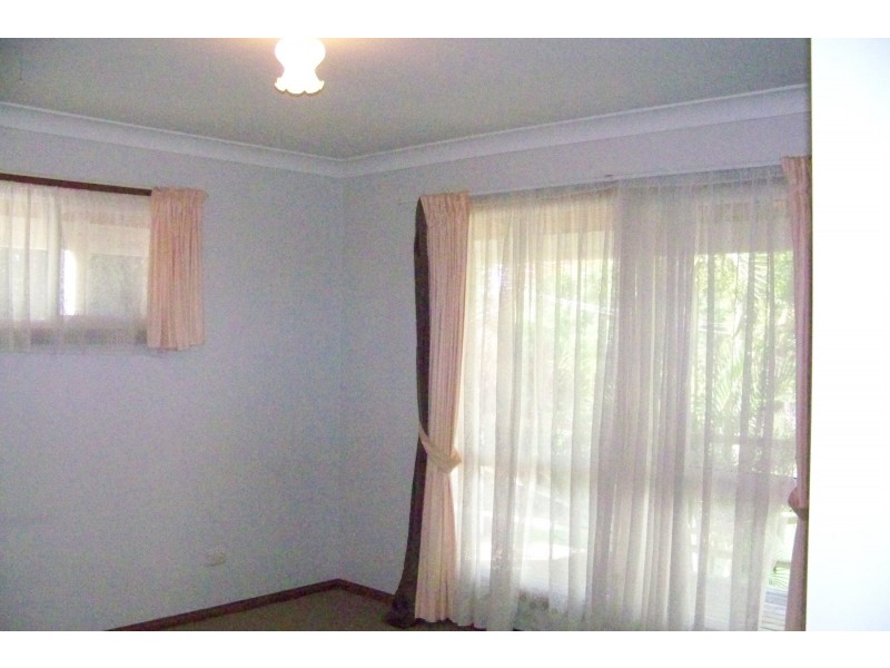 8 Michael av, Lamb Island QLD 4184