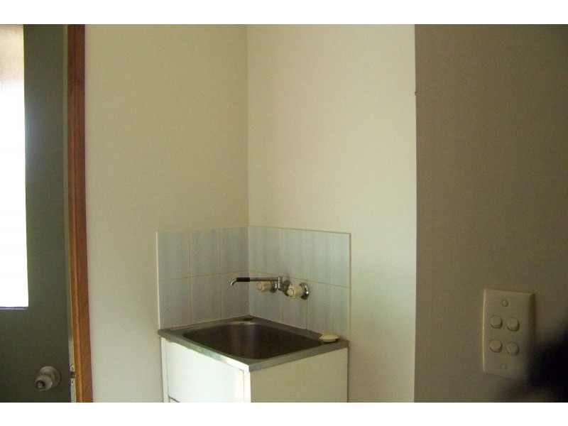 8 Michael av, Lamb Island QLD 4184