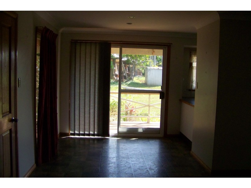 8 Michael av, Lamb Island QLD 4184