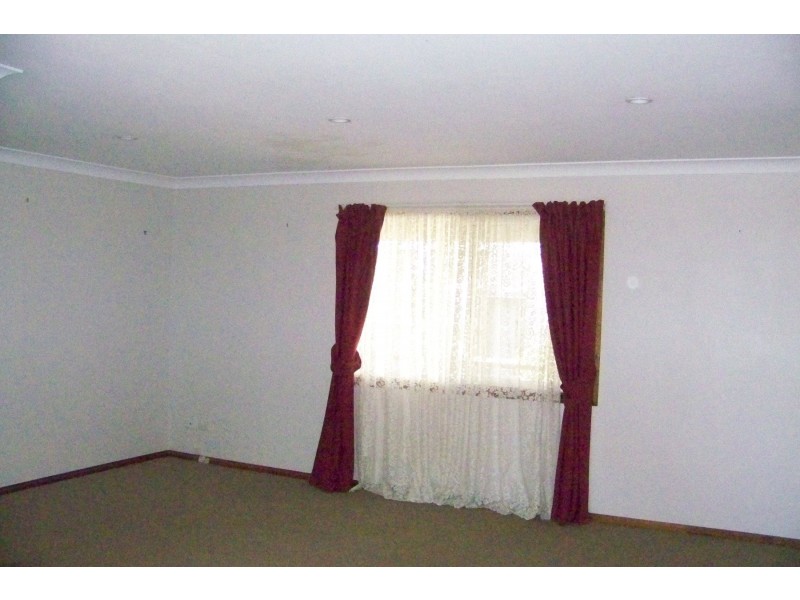 8 Michael av, Lamb Island QLD 4184