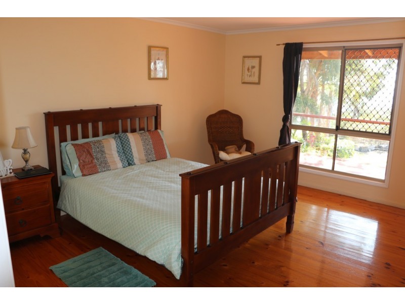 45 BLUE BAY CRESCENT, Macleay Island QLD 4184