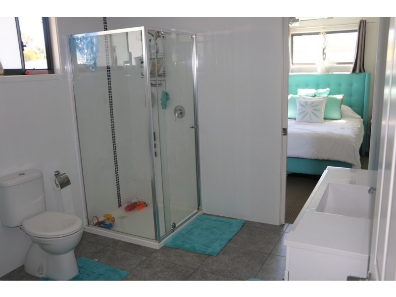 5 Vine Street, Macleay Island QLD 4184