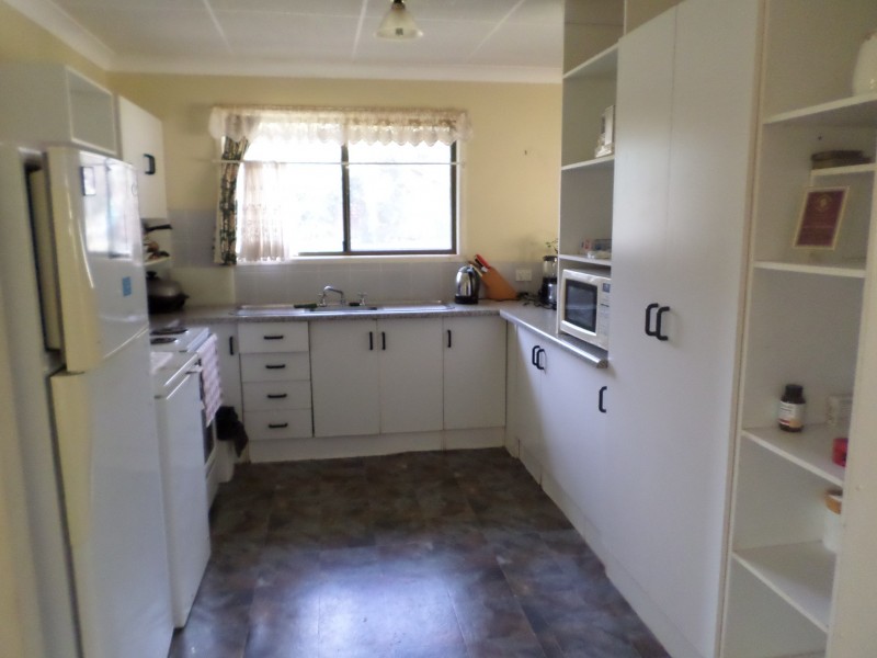1 ALLAMBIE STREET, Macleay Island QLD 4184