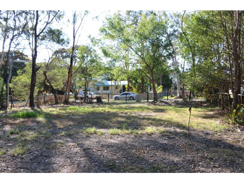 22 MANGO CRESCENT, Macleay Island QLD 4184