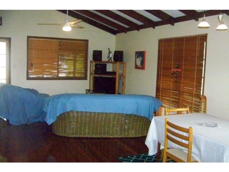 38 LUCAS DR, Lamb Island QLD 4184