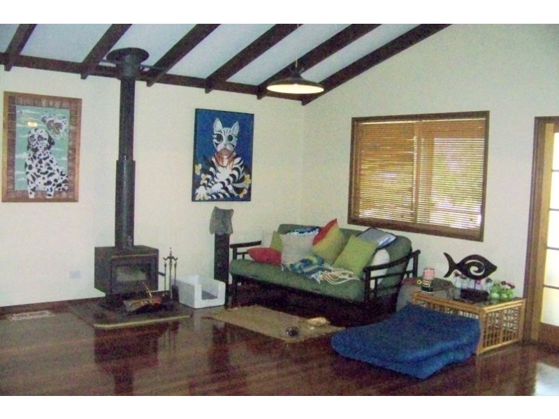 38 LUCAS DR, Lamb Island QLD 4184