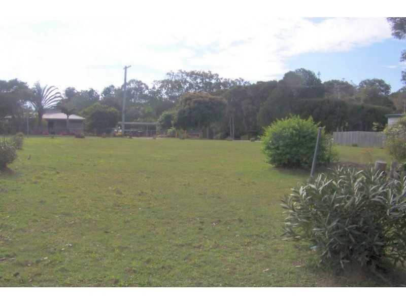 38 LUCAS DR, Lamb Island QLD 4184