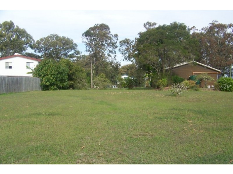38 LUCAS DR, Lamb Island QLD 4184