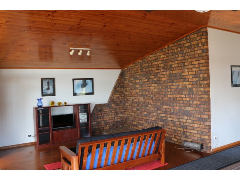 2 Island Outlook, Macleay Island QLD 4184