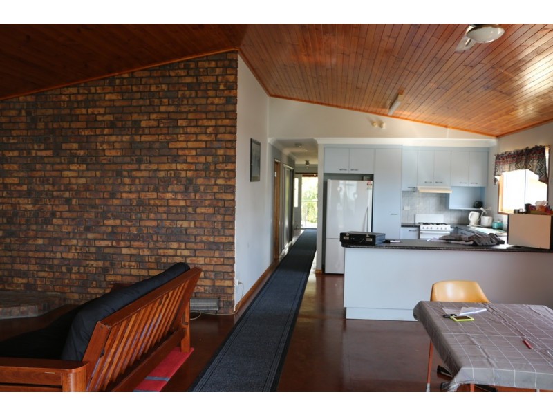 2 Island Outlook, Macleay Island QLD 4184