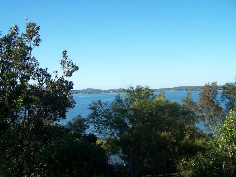 48 RESTHAVEN  DR, Lamb Island QLD 4184