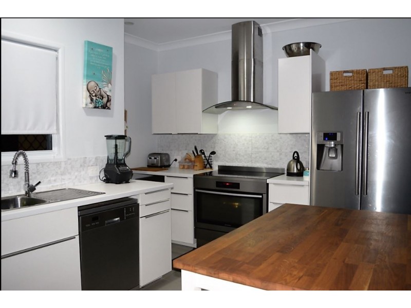 10 Natone Terrace, Macleay Island QLD 4184