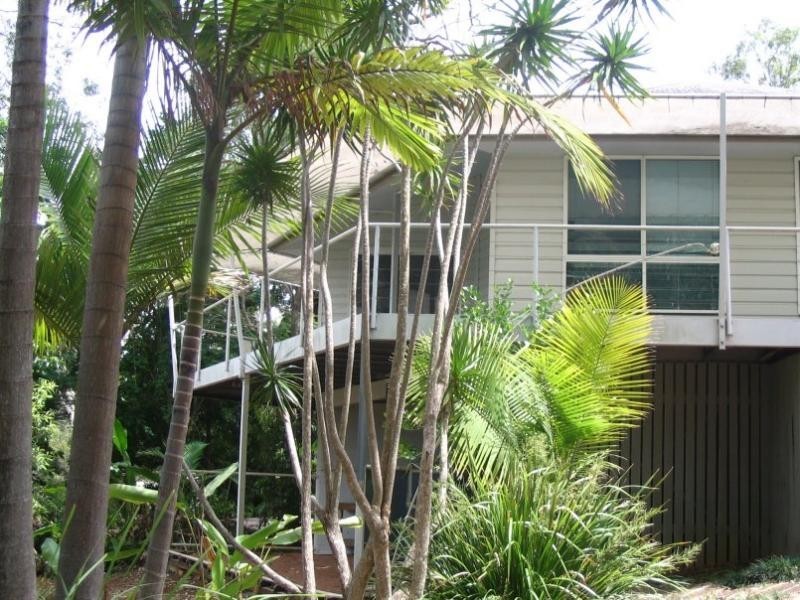 21 MICHAEL AV, Lamb Island QLD 4184