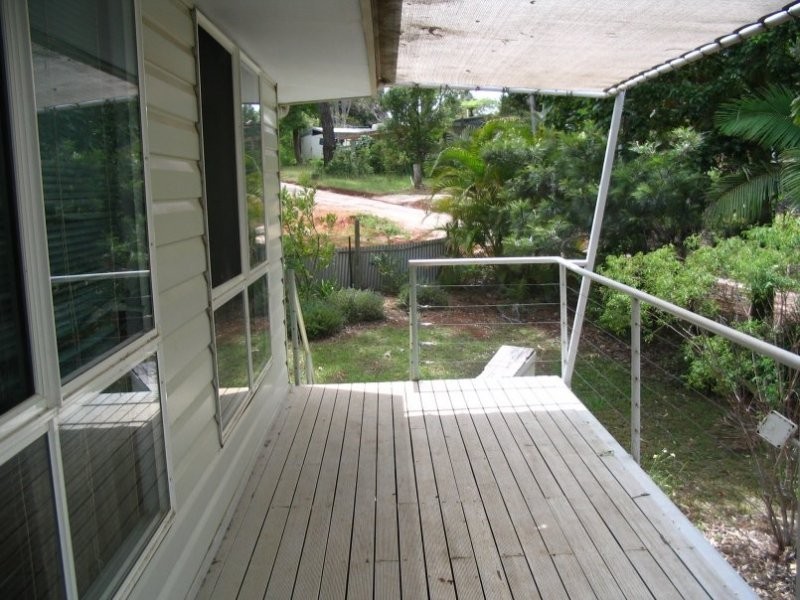 21 MICHAEL AV, Lamb Island QLD 4184