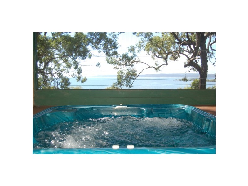 79 PERULPA DVE, Lamb Island QLD 4184