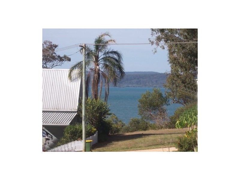 12 Shelly Crescent, Lamb Island QLD 4184