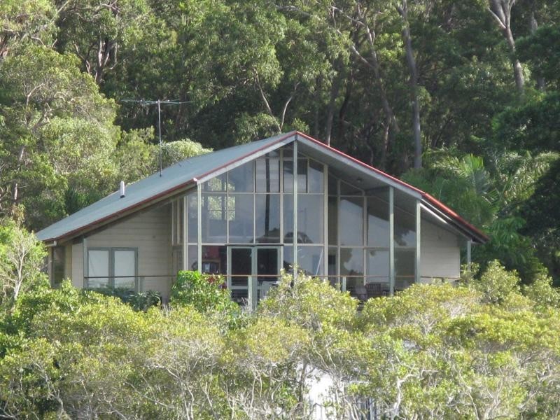 12 RUSSELL, Macleay Island QLD 4184