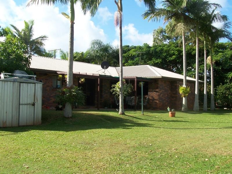 2 Michael Av, Lamb Island QLD 4184