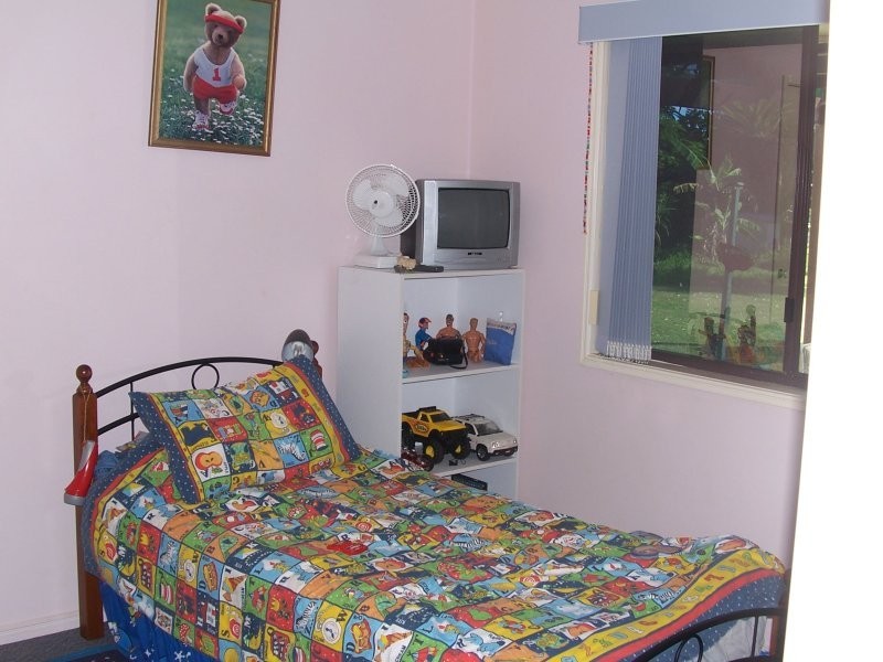 2 Michael Av, Lamb Island QLD 4184