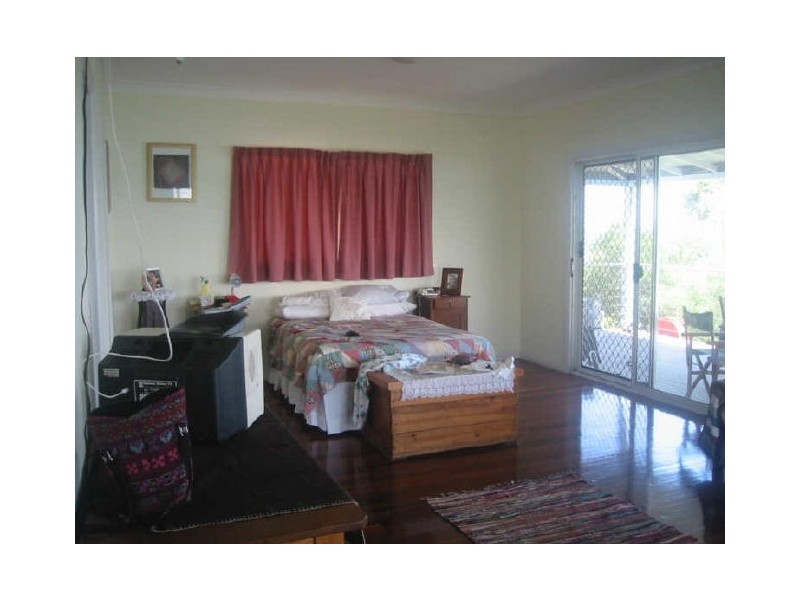 11-13 Pacific Street, Lamb Island QLD 4184