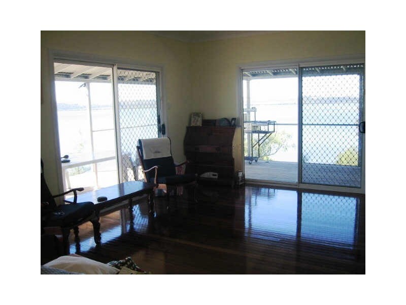 11-13 Pacific Street, Lamb Island QLD 4184