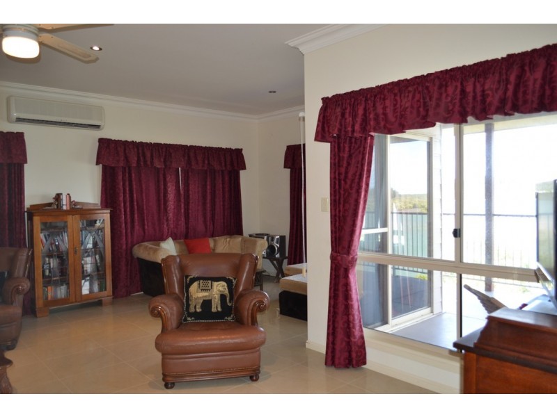 102 CRESCENT DRIVE, Russell Island QLD 4184