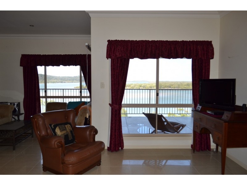 102 CRESCENT DRIVE, Russell Island QLD 4184