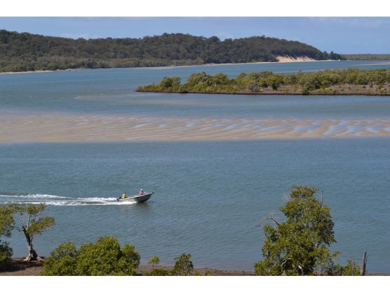 102 CRESCENT DRIVE, Russell Island QLD 4184