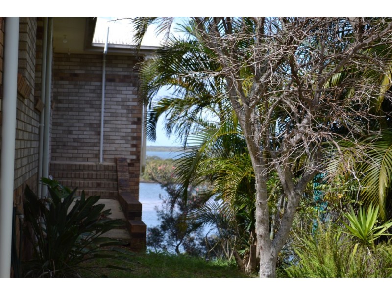 102 CRESCENT DRIVE, Russell Island QLD 4184
