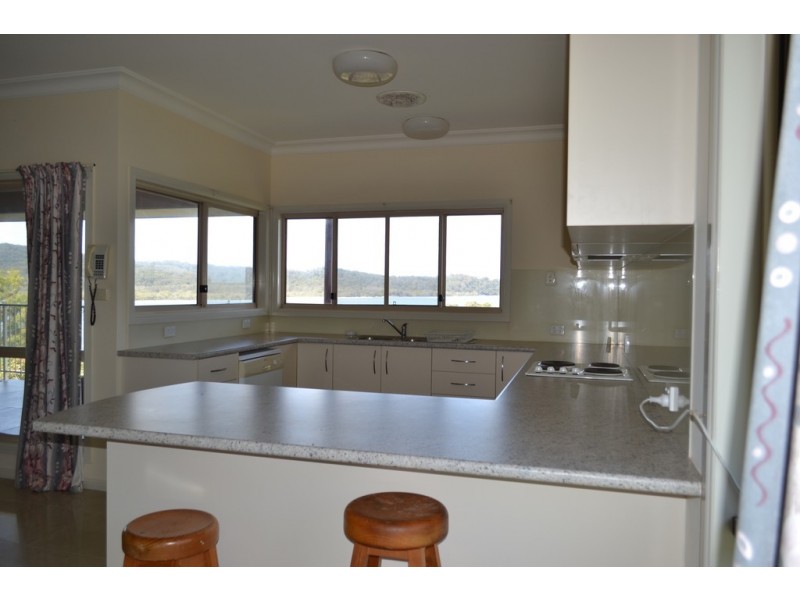 102 CRESCENT DRIVE, Russell Island QLD 4184